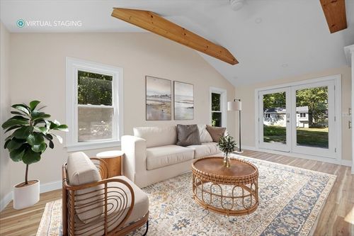 198 Hull St, Hingham, MA, 02043-1423 | Card Image