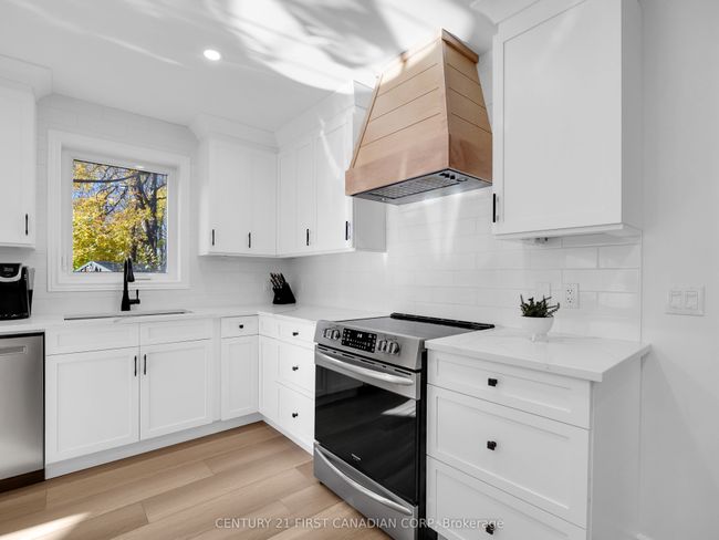 379 Front St, House other with 3 bedrooms, 4 bathrooms and 3 parking in Port Stanley ON | Image 16
