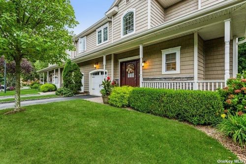 5 Stratford Pl, Huntington, NY, 11743-3692 | Card Image