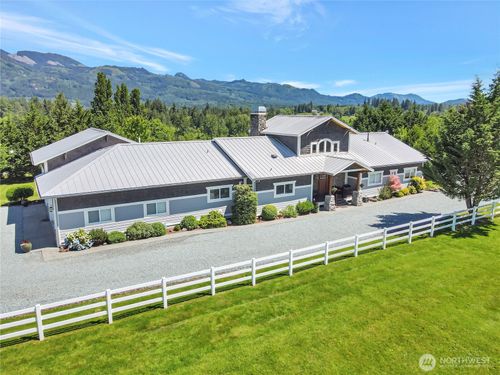 15892 Larson Ln, Mount Vernon, WA, 98273-8569 | Card Image