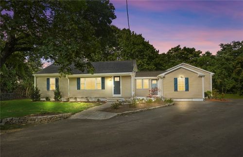 889 Centerville Rd, Warwick, RI, 02886-4342 | Card Image