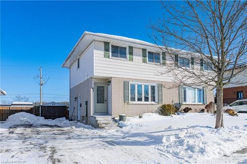 97 Moffat Dr, Cambridge, ON, N1R6C1 | Card Image