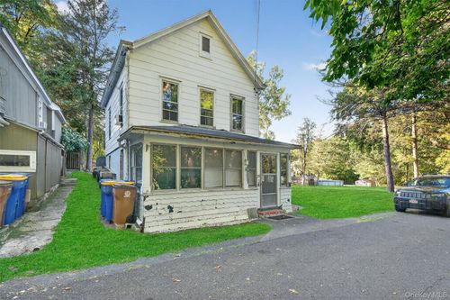 35 Rock St, Kingston, NY, 12401-3221 | Card Image