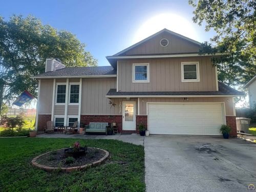 2011 Holiday Dr, Emporia, KS, 66801-6119 | Card Image
