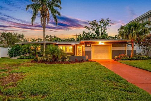 328 Bayview Dr Ne, St Petersburg, FL, 33704-2431 | Card Image