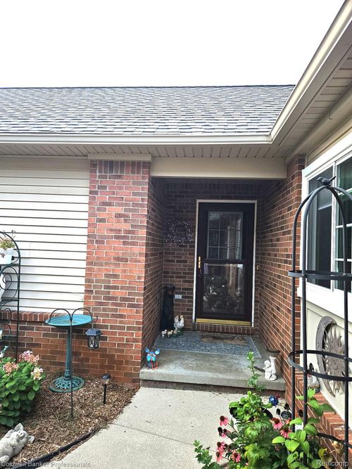 68-9301 Sunrise Ln, Davison, MI, 48423-8472 | Card Image