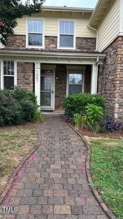 1007 Freeport Dr, Cary, NC, 27519-6425 | Card Image