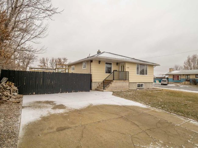 1106 41 Avenue N, Home with 4 bedrooms, 2 bathrooms and 5 parking in Lethbridge AB | Image 2