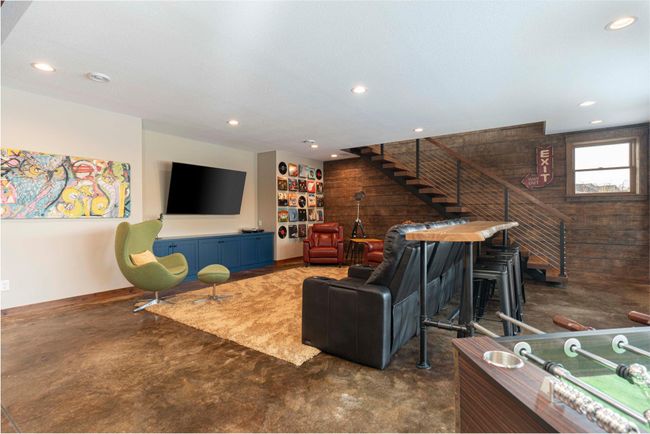 Family Room | Image 26