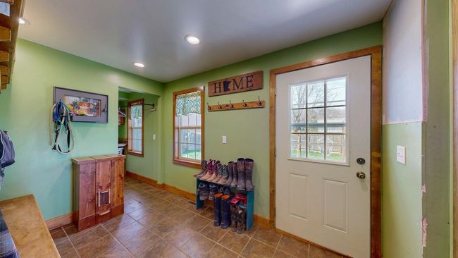Back Entryway | Image 17
