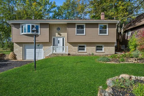 18 Greenview Rd, Oakwood Hills, IL, 60013-1062 | Card Image