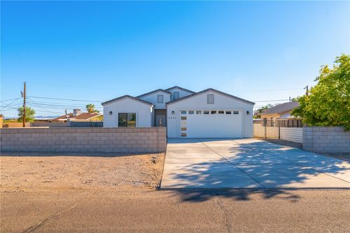 2274 W Riverview Cir, Bullhead City, AZ, 86442-7421 | Card Image