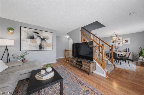 95 Vaughan Dr, Newark, NJ, 07103-3468 | Card Image