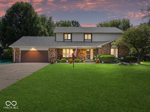 2560 Richard Dr, Shelbyville, IN, 46176-9489 | Card Image