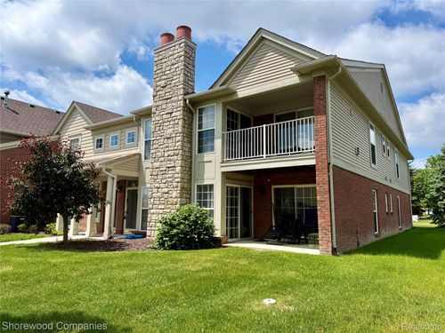 21820 Hartford Way, Macomb, MI, 48042-3838 | Card Image