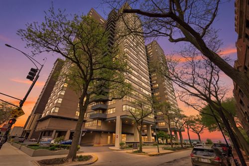 6e-6301 N Sheridan Rd, Chicago, IL, 60660-1713 | Card Image