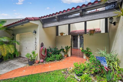 35-3402 Torremolinos Ave, Doral, FL, 33178-2957 | Card Image
