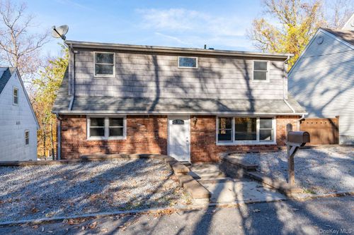 29 Potter Ln, Halesite, NY, 11743-2142 | Card Image