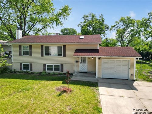 36 W Green Meadows Blvd, Streamwood, IL, 60107-1131 | Card Image