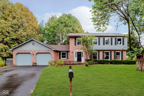 8136 Menlo Court East Dr, Indianapolis, IN, 46240-4716 | Card Image