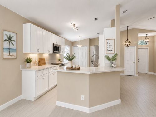 962 E 13th Sq, Vero Beach, FL, 32960-2108 | Card Image