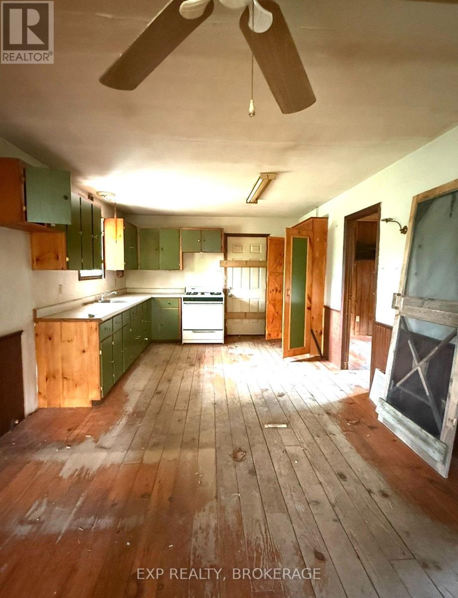 Residential in Central Frontenac (Frontenac Centre) 4