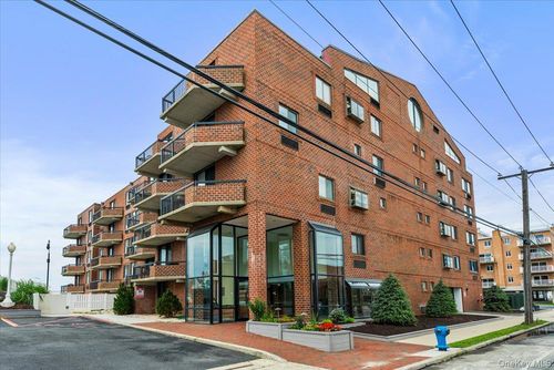 3m-750 W Broadway, Long Beach, NY, 11561-2861 | Card Image