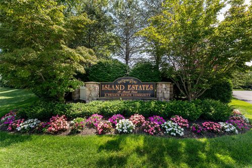 39 Island Trl, Mount Sinai, NY, 11766-3424 | Card Image