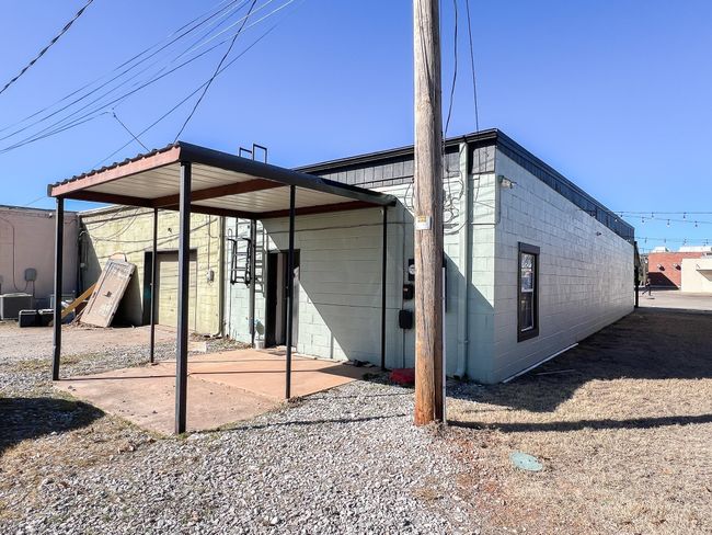Back of property with concrete block siding | Image 5