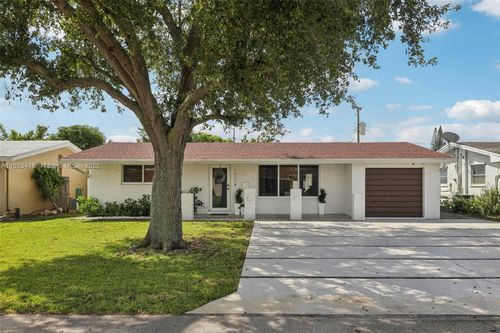 7952 Shalimar St, Miramar, FL, 33023-2430 | Card Image