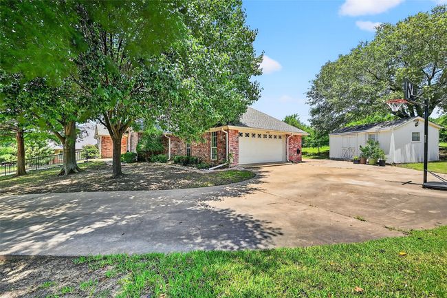 2107 Meadows Cir, House other with 3 bedrooms, 2 bathrooms and null parking in Sherman TX | Image 26