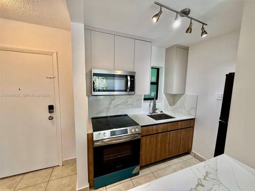 304-1530 Sw 2nd St, Miami, FL, 33135-2171 | Card Image
