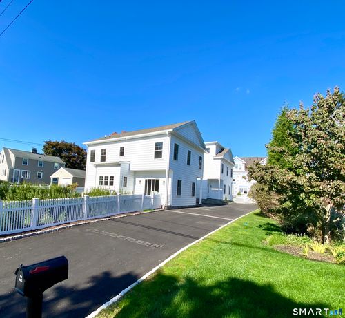 28-28 Country Rd, Fairfield, CT, 06824-4010 | Card Image
