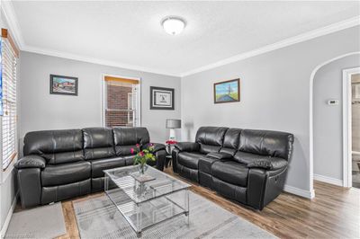 19 Campbell Ave, House other with 5 bedrooms, 3 bathrooms and 1 parking in Saint Catharines ON | Image 2