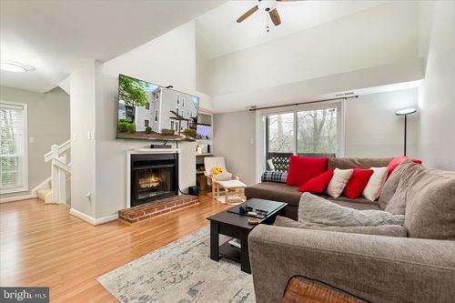 10198 Oakton Terrace Rd, OAKTON, VA, 22124-2928 | Card Image