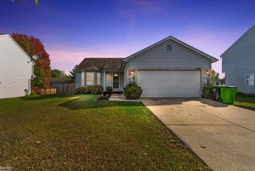 816 Millerway Dr, Fenton, MI, 48430-4145 | Card Image