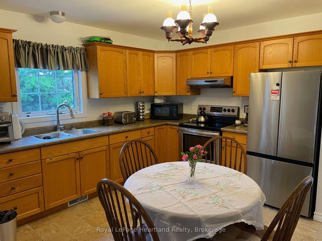 14 Garden Rd, Home with 4 bedrooms, 2 bathrooms and 2 parking in Goderich ON | Image 8