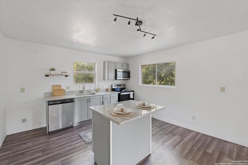 2315 Sw 21st St, San Antonio, TX, 78207-7806 | Card Image