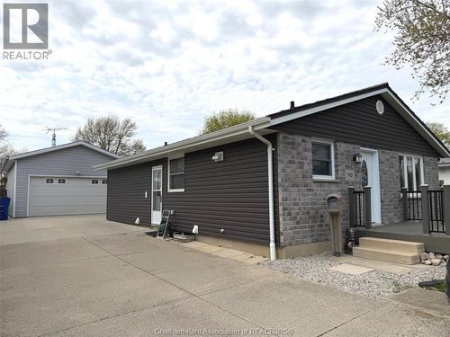 110 Highbury Cres, Wallaceburg, ON, N8A4T7 | Card Image