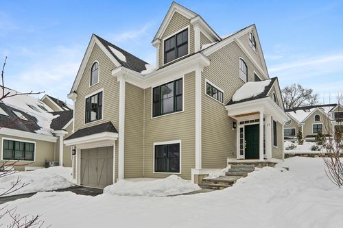 17-17 Courtyard Pl, Reading, MA, 01867-4606 | Card Image