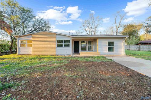 111 Wilkenson Dr Ne, Huntsville, AL, 35811-1424 | Card Image