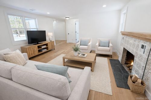 134 Hallock Rd, Lake Grove, NY, 11755-1404 | Card Image