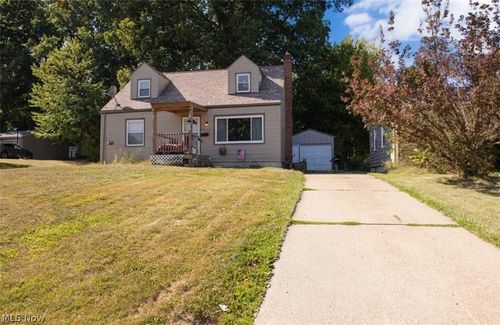 531 Audrey Ln, Struthers, OH, 44471-1403 | Card Image