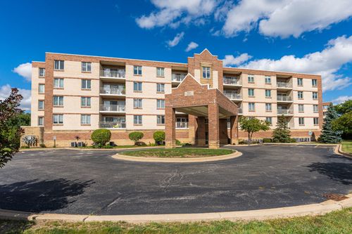 unit-107-201 W Brush Hill Rd, Elmhurst, IL, 60126-5648 | Card Image
