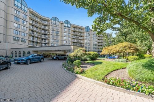 apt-105-10 Smith Manor Blvd, West Orange, NJ, 07052-4232 | Card Image