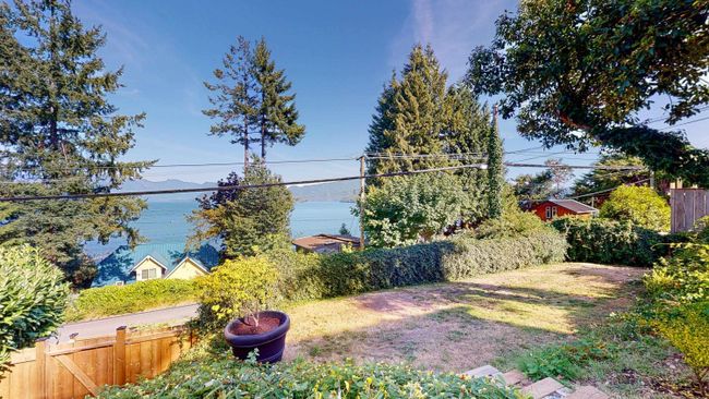 1231 Marine Drive, House other with 3 bedrooms, 2 bathrooms and 4 parking in Gibsons BC | Image 10