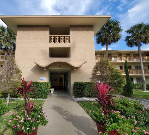 apt-208-17050 Ne 14th Ave, North Miami Beach, FL, 33162-2822 | Card Image