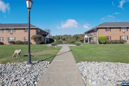 87 N Maple Ave, Park Ridge, NJ, 07656-1260 | Card Image