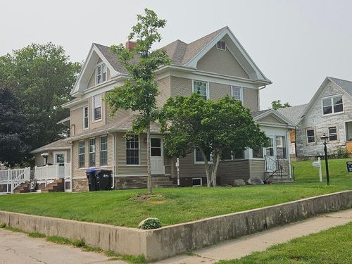 1808 8th Ave, Belle Plaine, IA, 52208-1209 | Card Image