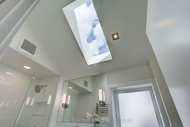 14 Marion St, House attached with 3 bedrooms, 3 bathrooms and null parking in Toronto ON | Image 33